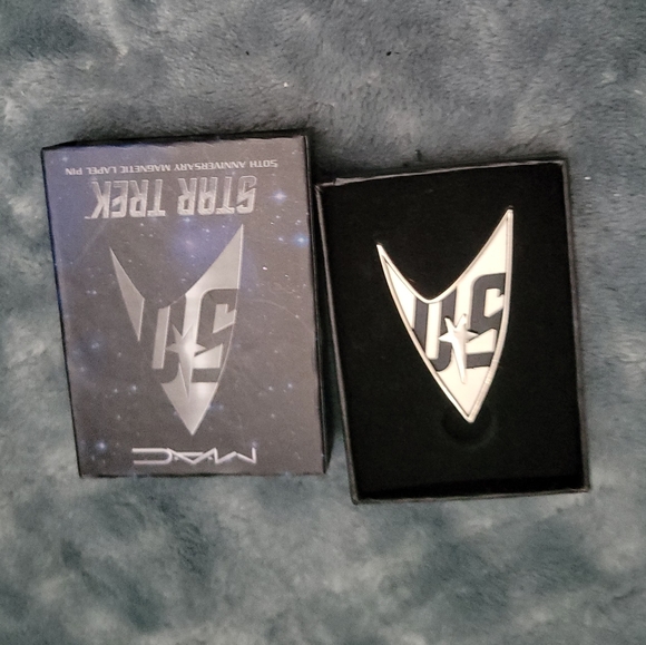 MAC Cosmetics Star Trek Strak Trak Magnetic Pin - Picture 3 of 8